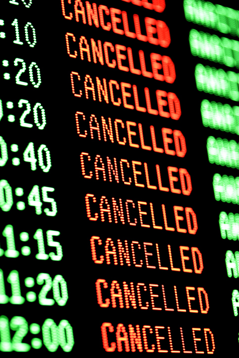 Cancelled Anzeige an Flughafen-Abflugtafel