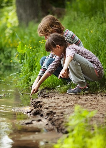 M&auml;dchen mit Schnirkelschnecke auf der Nase