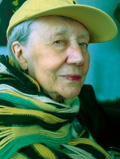 Ältere Frau mit Basballkappe, Foto: © Manfred Kremers, Pixelio
